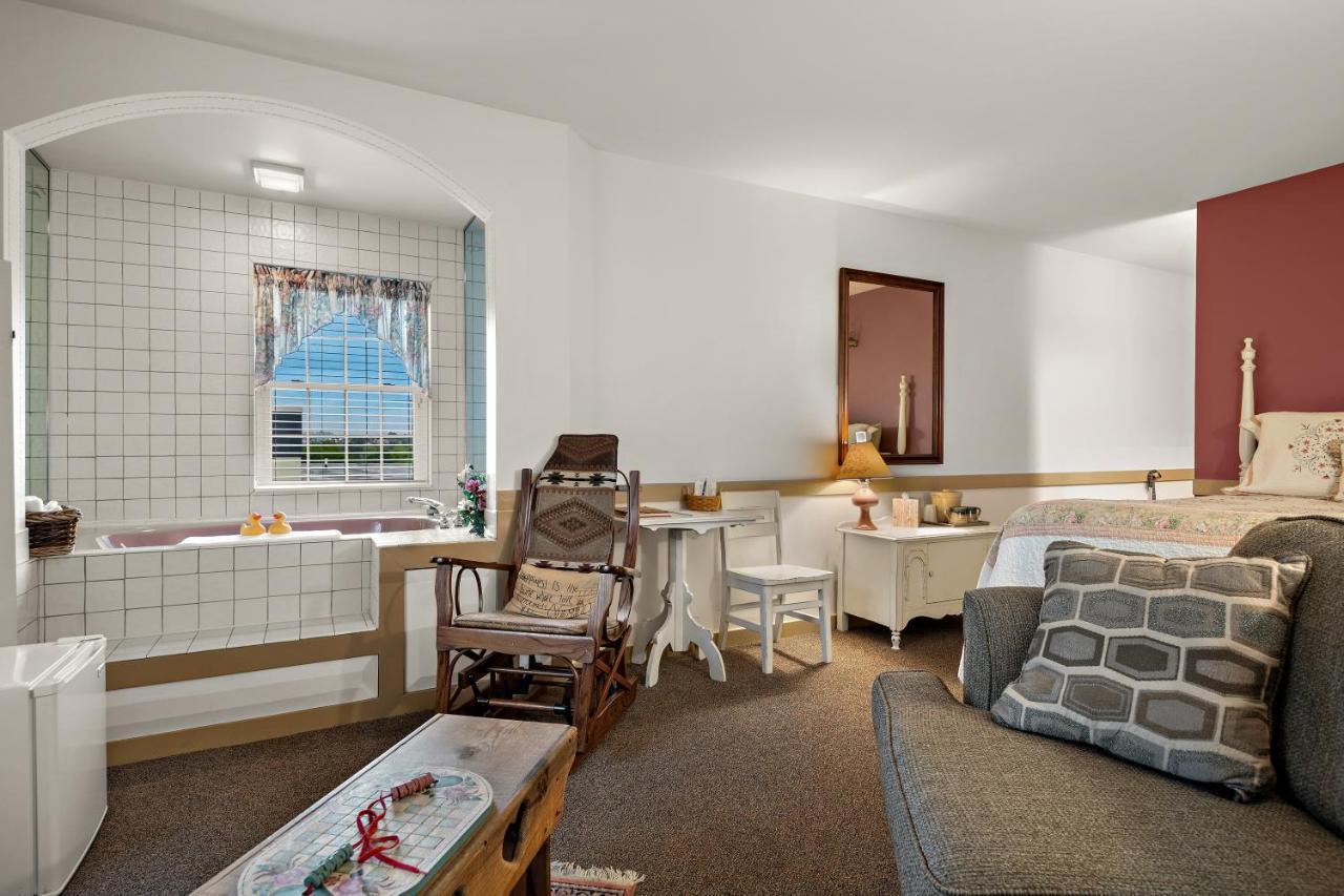 Country Living Inn Smoketown  ภายนอก รูปภาพ